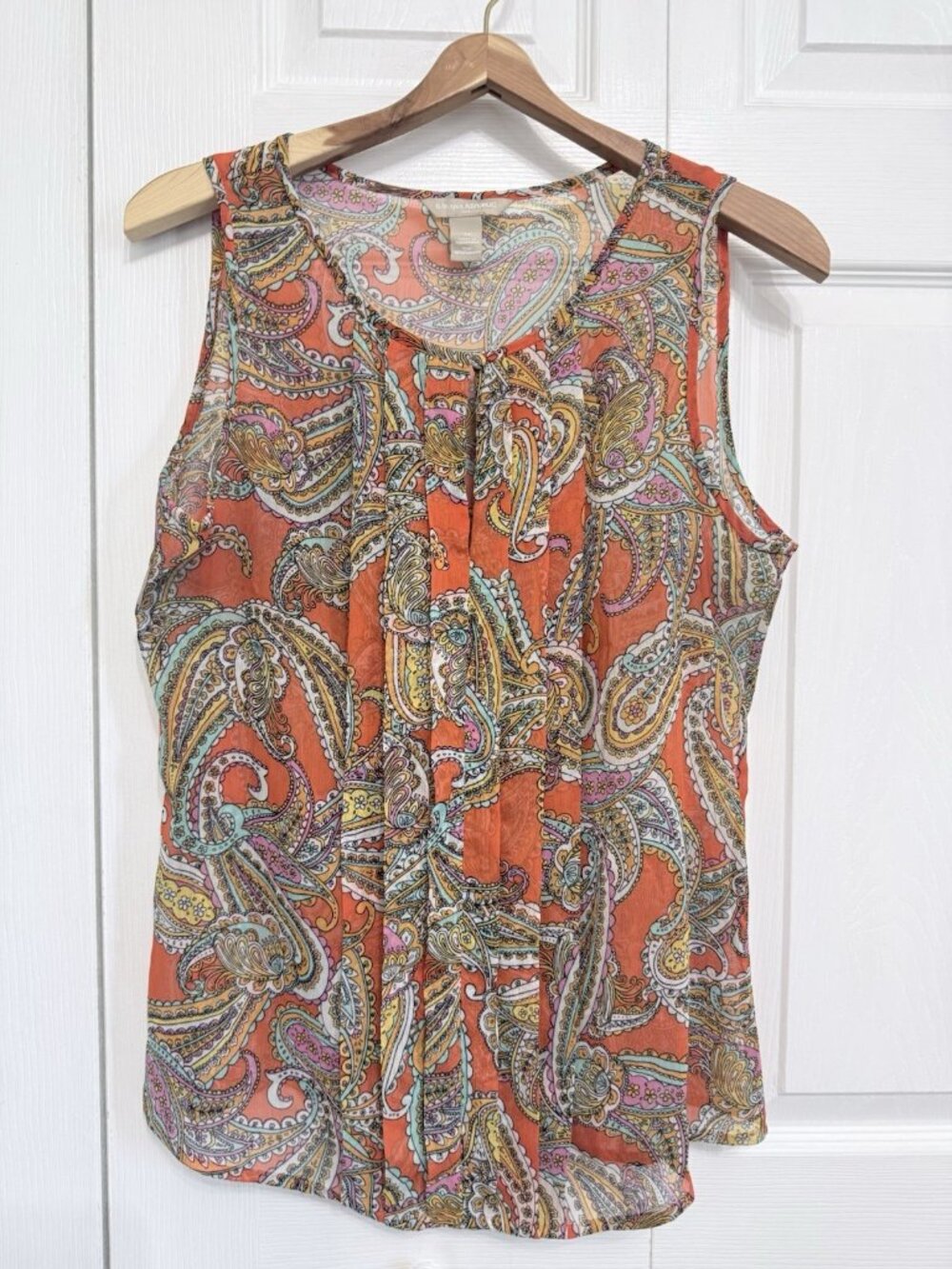 Banana Republic Sleeveless Semi-Sheer Pleat Front Blouse Size M Paisley Print